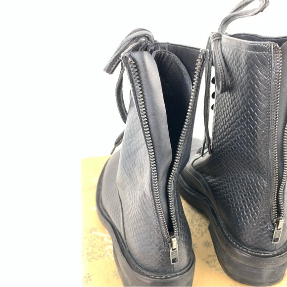 Free People Santa Fe Black Embossed Lace Up Boot Sz 8 Combat Moto Style Leather - Picture 4 of 7